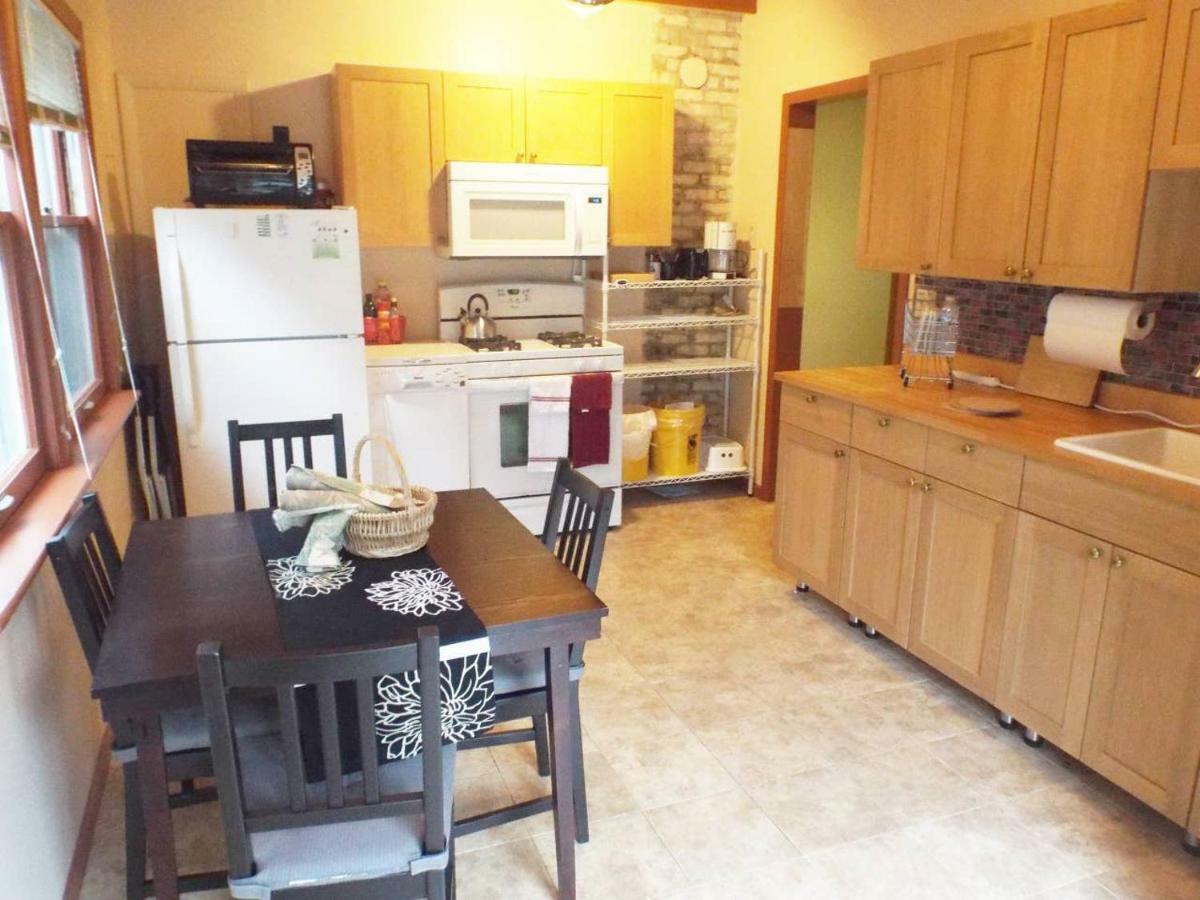 Comfortable 3 Bedroom Craftsman Bungalow In Milwaukee'S Bay View Neighborhood Extérieur photo